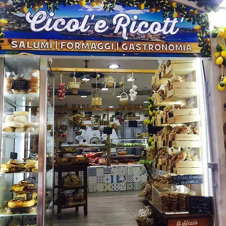 לינה וארוחת בוקר Dante & Beatrice נאפולי